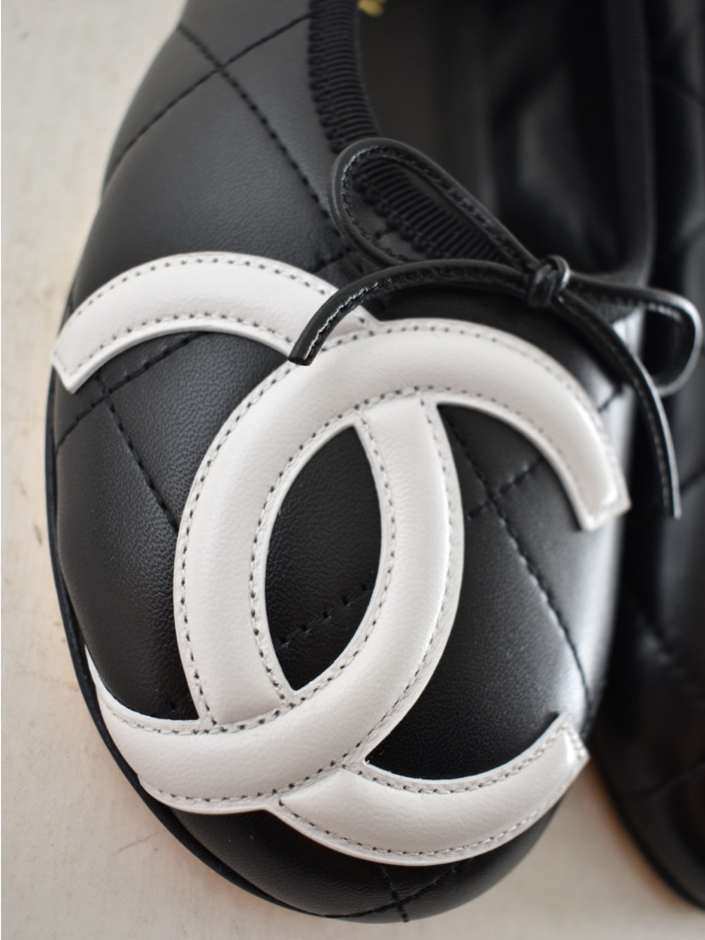 Chanel 26M Coco Beach Cambon Black White CC XL Logo Ballet Ballerina Flat 39.5 - Picture 9 of 16